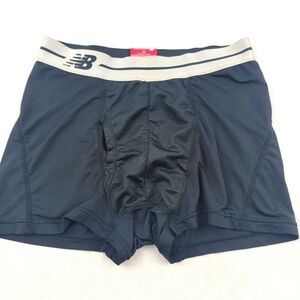 New Balance silky dri fit mesh breathable panel 2.5" Inseam  black size Medium